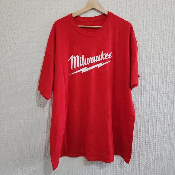Milwaukee Men's Crewneck Graphic Tee in Red Size XXL - Picture 1 of 10
